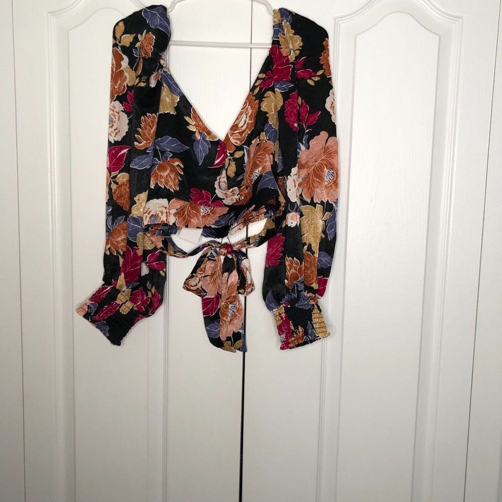 Band of the Free Womens Blouse S Multicolor Floral V-neck Long Sleeve Crop Top